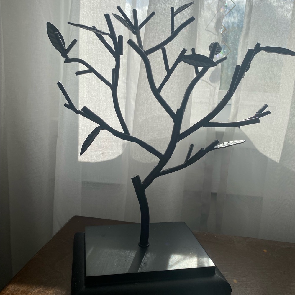 Black Metal Tree Jewelry Holder